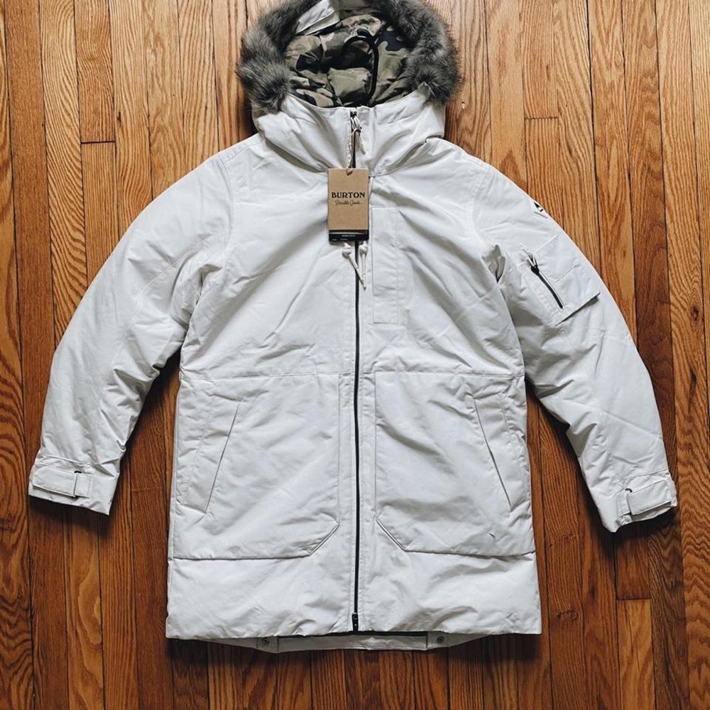Burton Women’s Saxton Parka Lg. (NEW)